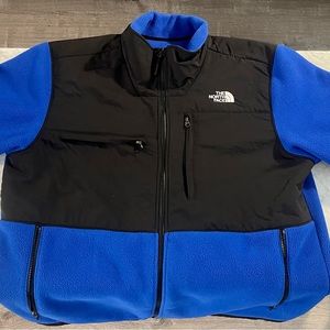 The North Face Men’s Denali Jacket Size XL used.